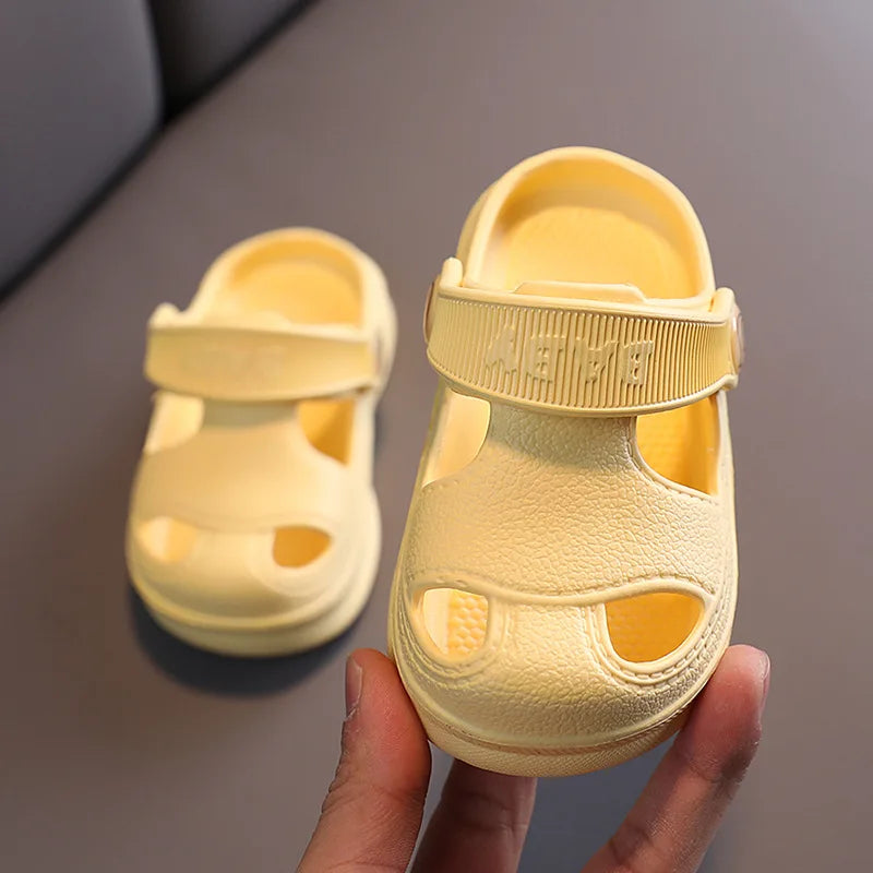 2025 Kids Slides Sandals Soft Comfortable Lightweight Eva Indoor Slippers Flat Feature for Summer Season