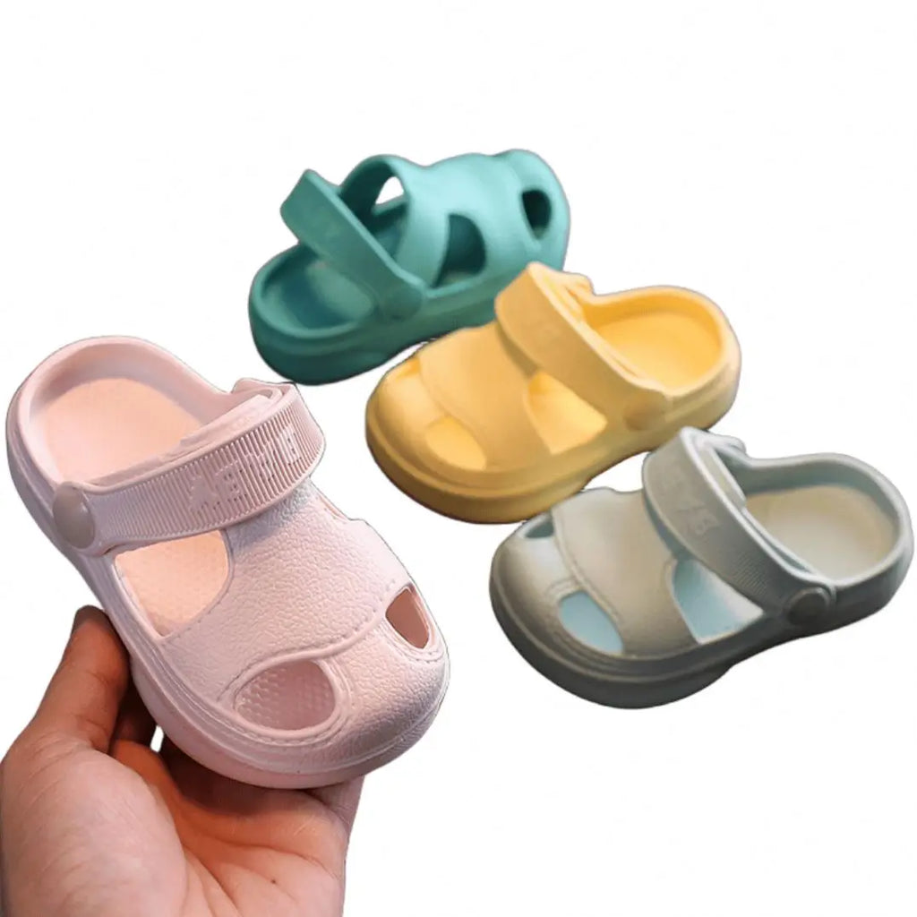 2025 Kids Slides Sandals Soft Comfortable Lightweight Eva Indoor Slippers Flat Feature for Summer Season