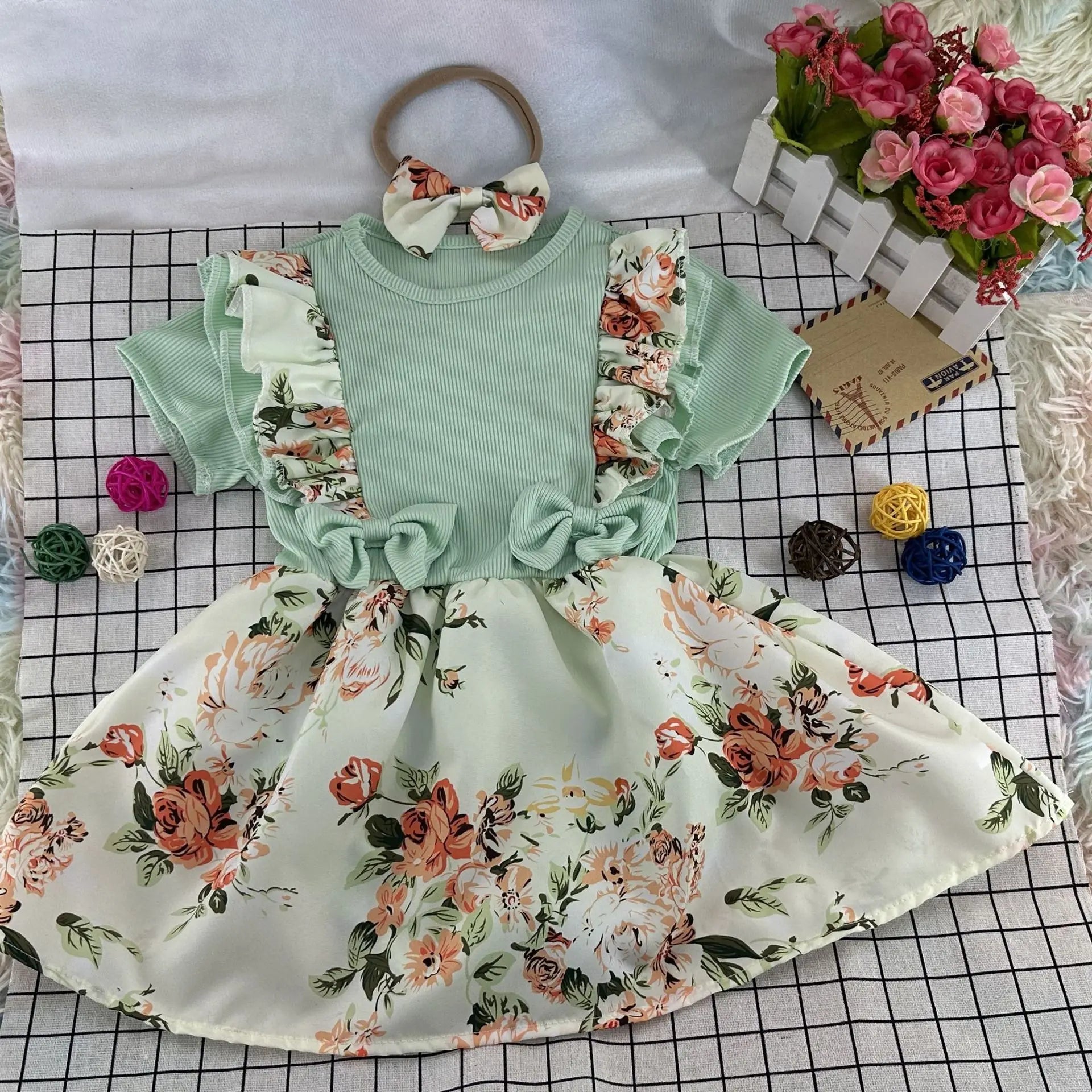 Conjunto de vestido y pelele de algodón orgánico con estampado floral casual de verano para bebés y niñas con manga corta.