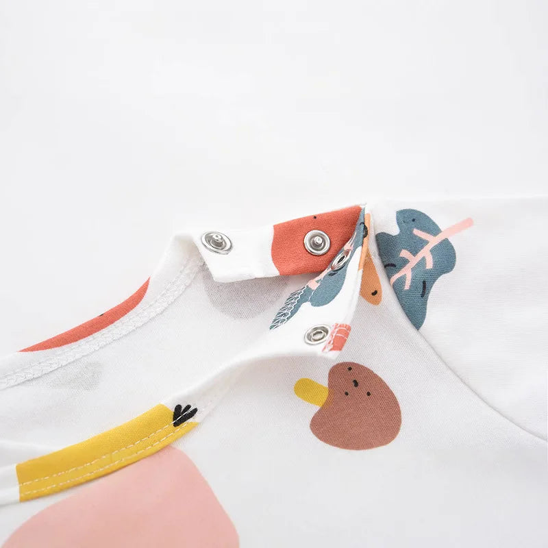 Strampler mit Hasen-Print und Druckknopfverschluss für Neugeborene