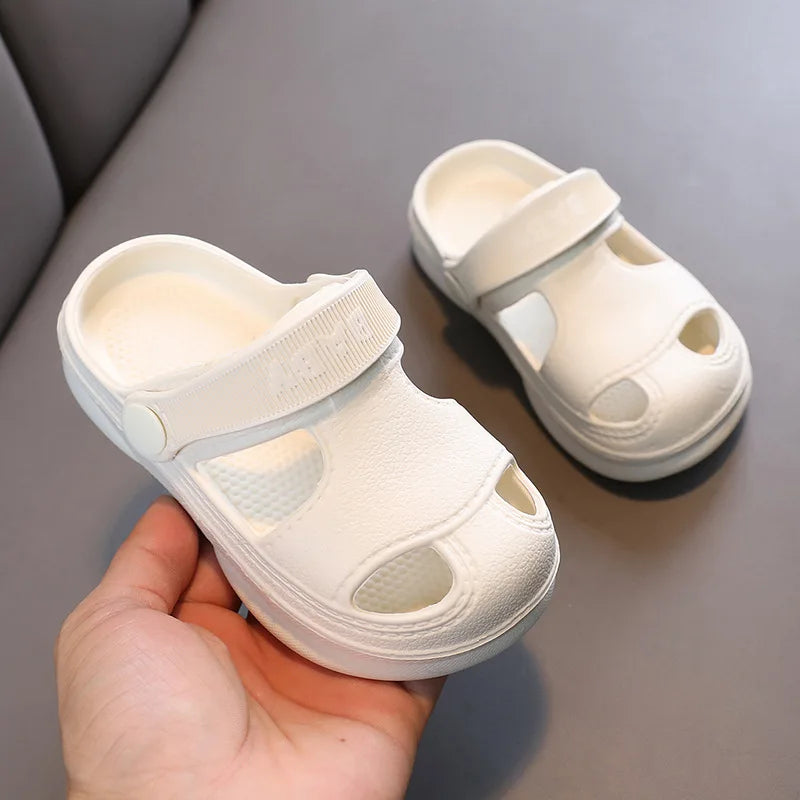2025 Kids Slides Sandals Soft Comfortable Lightweight Eva Indoor Slippers Flat Feature for Summer Season