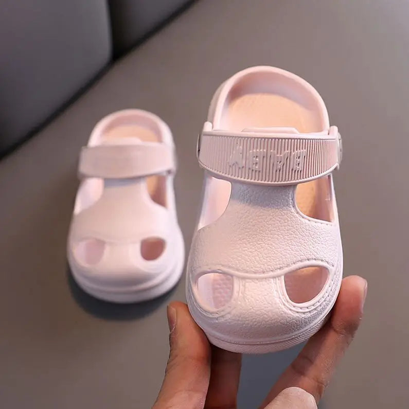 2025 Kids Slides Sandals Soft Comfortable Lightweight Eva Indoor Slippers Flat Feature for Summer Season