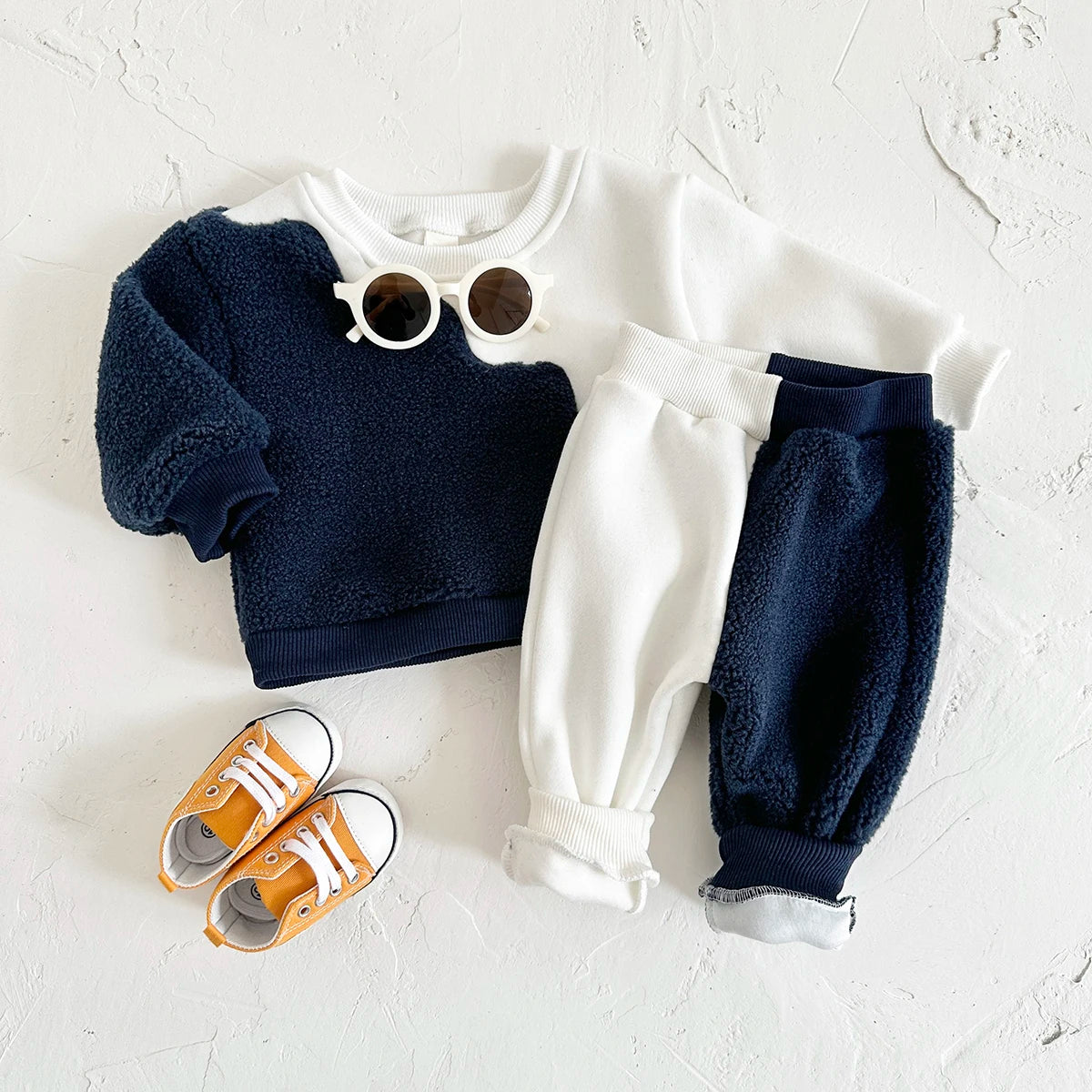 2024 Winter Warme Babykleidungssets für Jungen Neugeborene Blau Weiß Oberteil und Hose Kleinkind 1-3 Jahre
