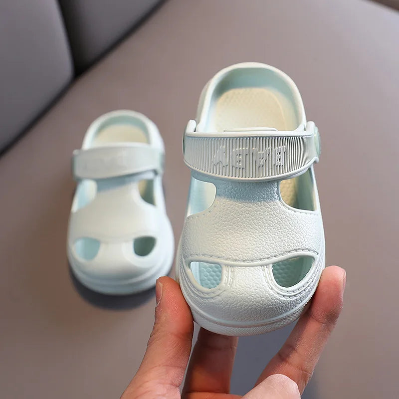 2025 Kids Slides Sandals Soft Comfortable Lightweight Eva Indoor Slippers Flat Feature for Summer Season