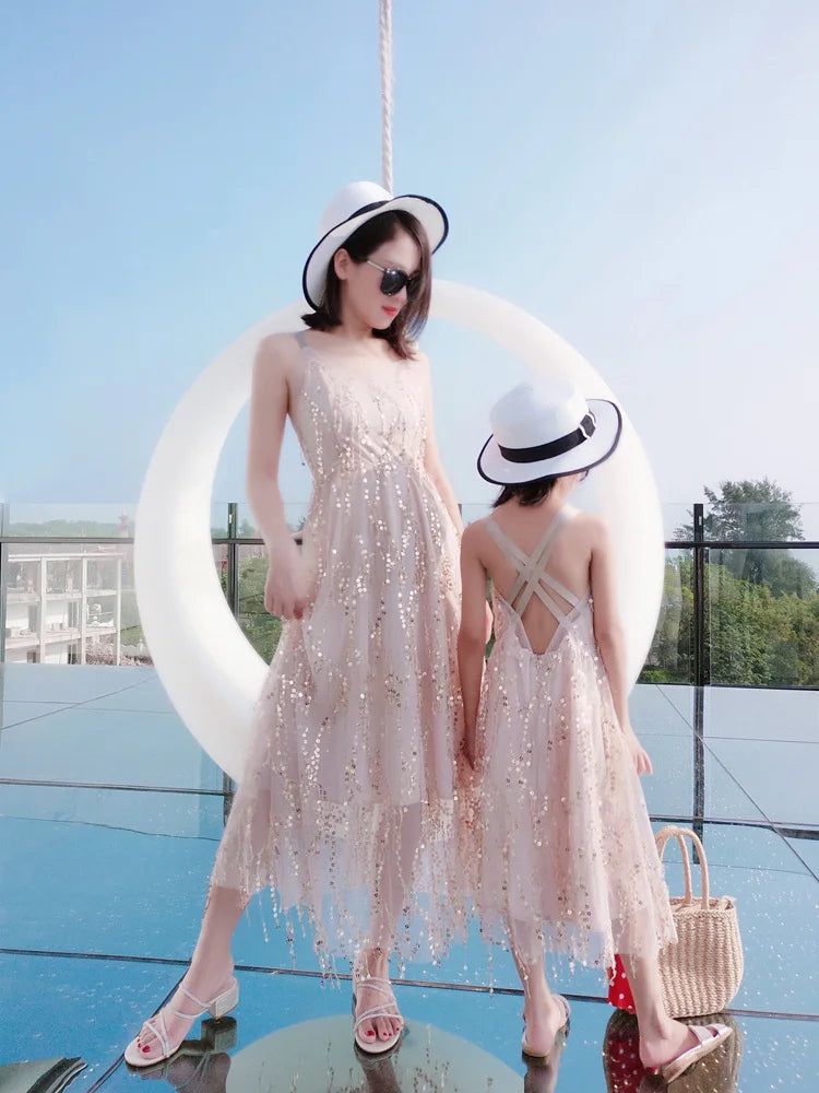 2024 Family Matching Outfits Dresses Summer Mother Daughter Dress Fashion Clothing Girl Mom Daughter Chiffon Beach Dress Clothes