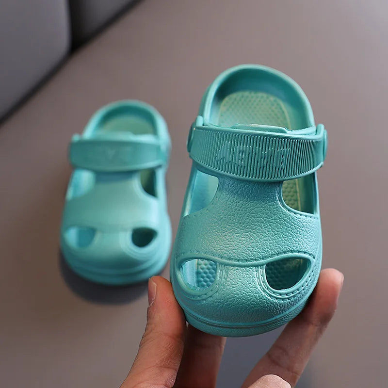 2025 Kids Slides Sandals Soft Comfortable Lightweight Eva Indoor Slippers Flat Feature for Summer Season