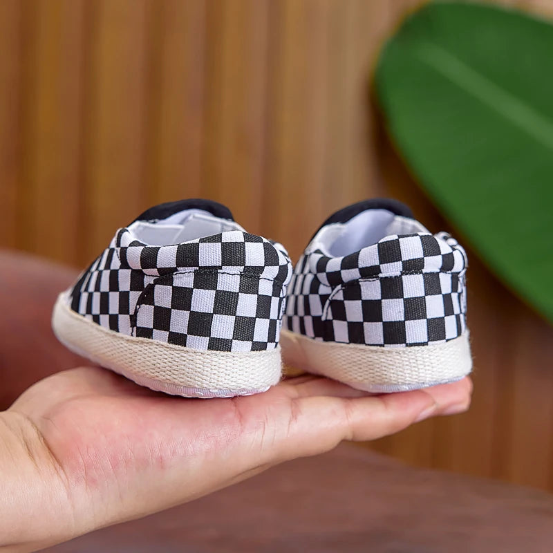 Spring, Autumn, and Summer Cloth Shoes for Babies Aged 0-1, Casual and Fashionable Slip-On Soft-Soled Shoes for Boys and Girls, Suitable for Both Indoor and Outdoor Use
