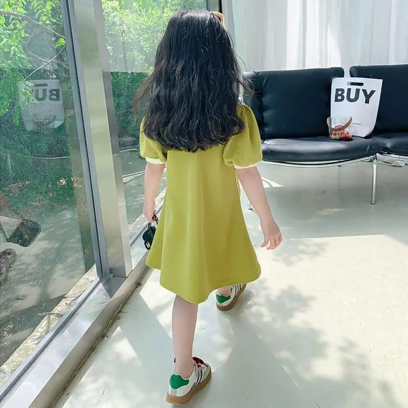 Vestido nuevo para niñas 2025, edición coreana de verano, a rayas con fresas y cuello de solapa, vestido casual para niñas de 1 a 10 años.