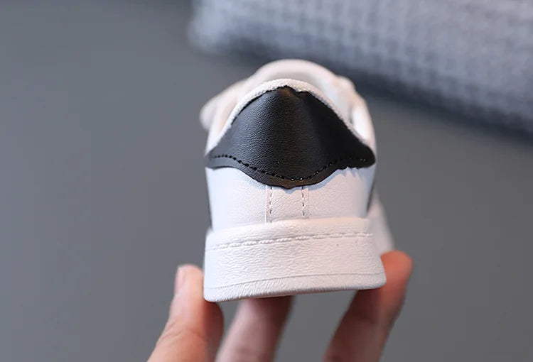 Zapatillas de deporte para niños, diseño de moda, blancas antideslizantes, zapatos casuales para niños y niñas, zapatillas transpirables con velcro, zapatos de exterior para niños pequeños.