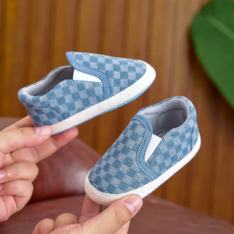 Spring, Autumn, and Summer Cloth Shoes for Babies Aged 0-1, Casual and Fashionable Slip-On Soft-Soled Shoes for Boys and Girls, Suitable for Both Indoor and Outdoor Use