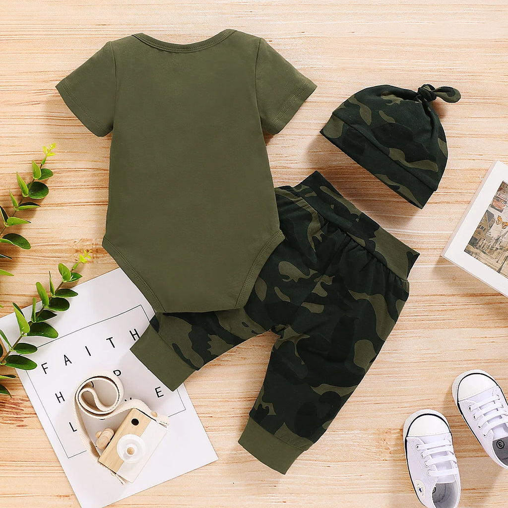 0-18 Monate Neugeborenes Baby Jungen Kleidung Set Buchstaben Print Kurzarm Body+Camouflage Hose+Mütze 3-teiliges Kleinkind Jungen Sommer Outfit