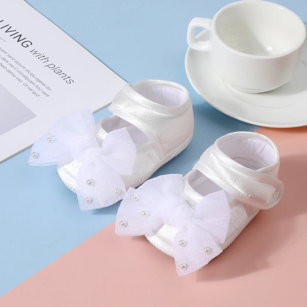 Baby non-slip learning walking shoes, cute bow design, soft flat shoes for infants, suitable for indoor parties and gatherings.