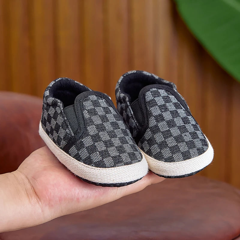 Spring, Autumn, and Summer Cloth Shoes for Babies Aged 0-1, Casual and Fashionable Slip-On Soft-Soled Shoes for Boys and Girls, Suitable for Both Indoor and Outdoor Use
