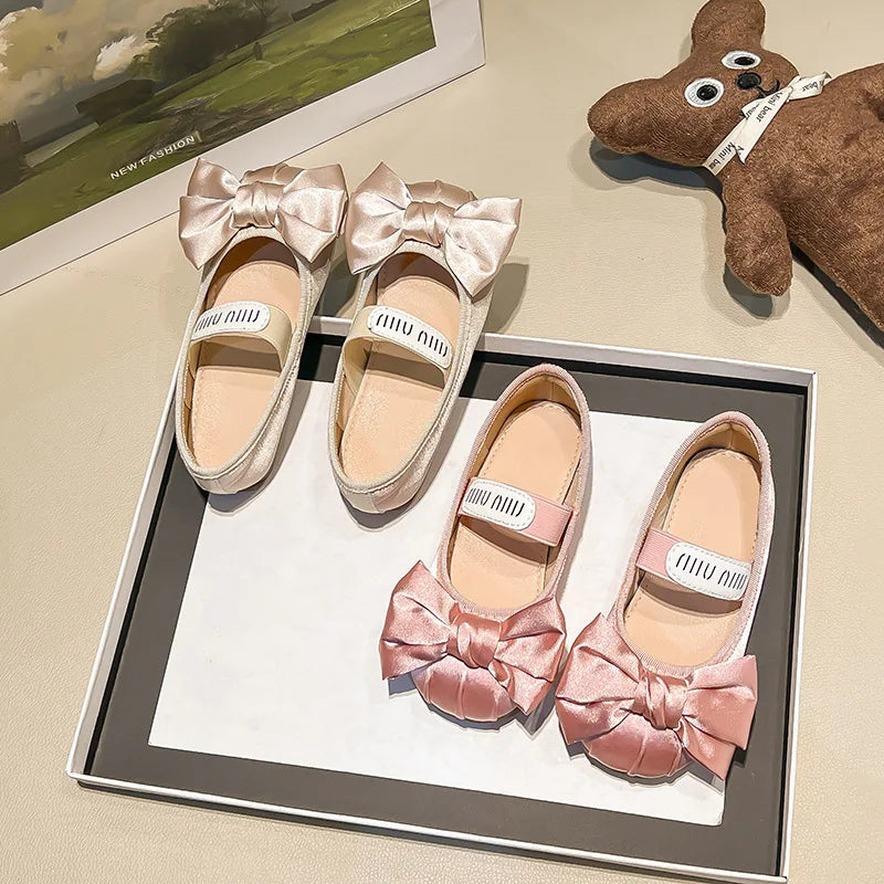 Baby Girls Beautiful Hollow Flat Sandals 2026 Casual Soft Cartoon Bow Students Cute Comfortable Elegant Kids Daily Summer