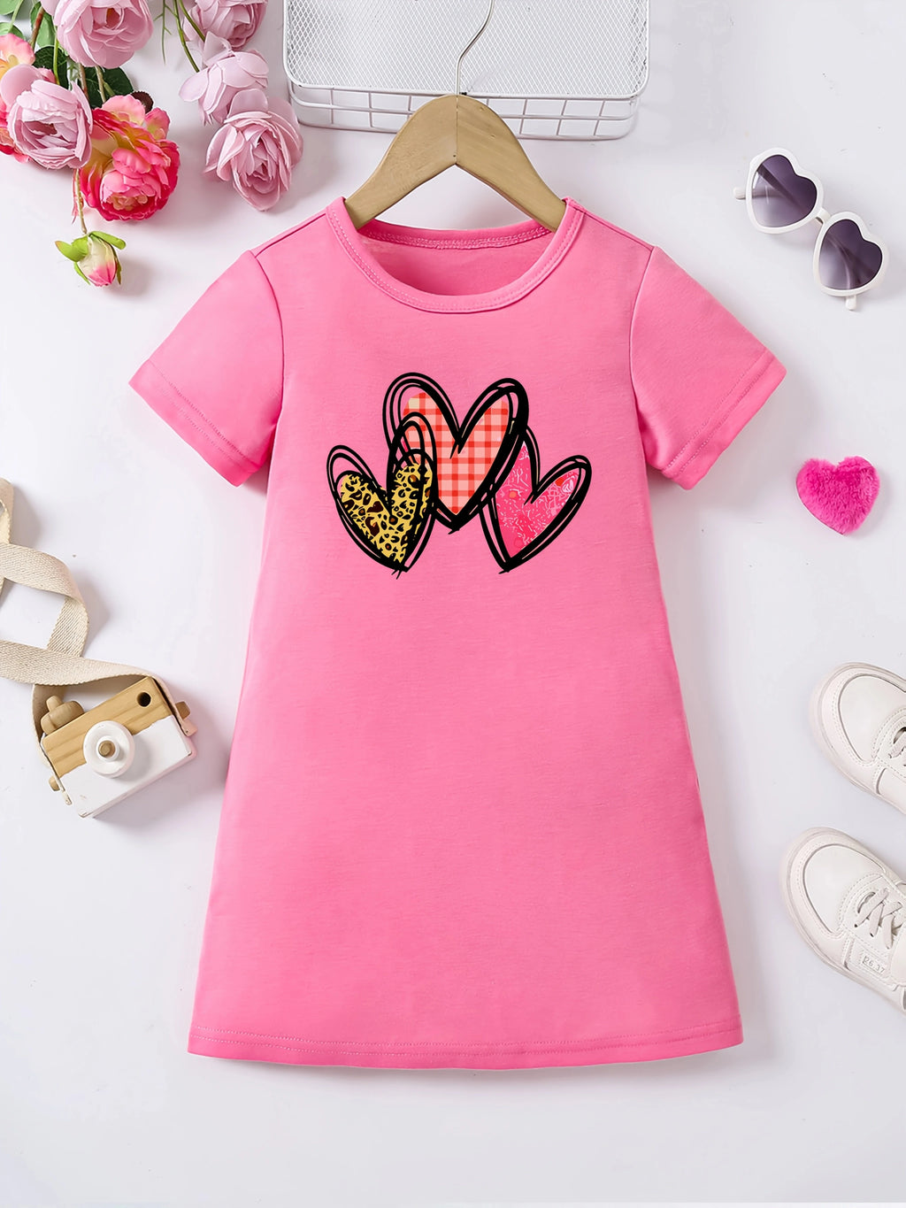 Bonito mono informal de verano para niña con estampado de amor, vestido de mezcla de fibra de poliéster suave, transpirable y elástico.