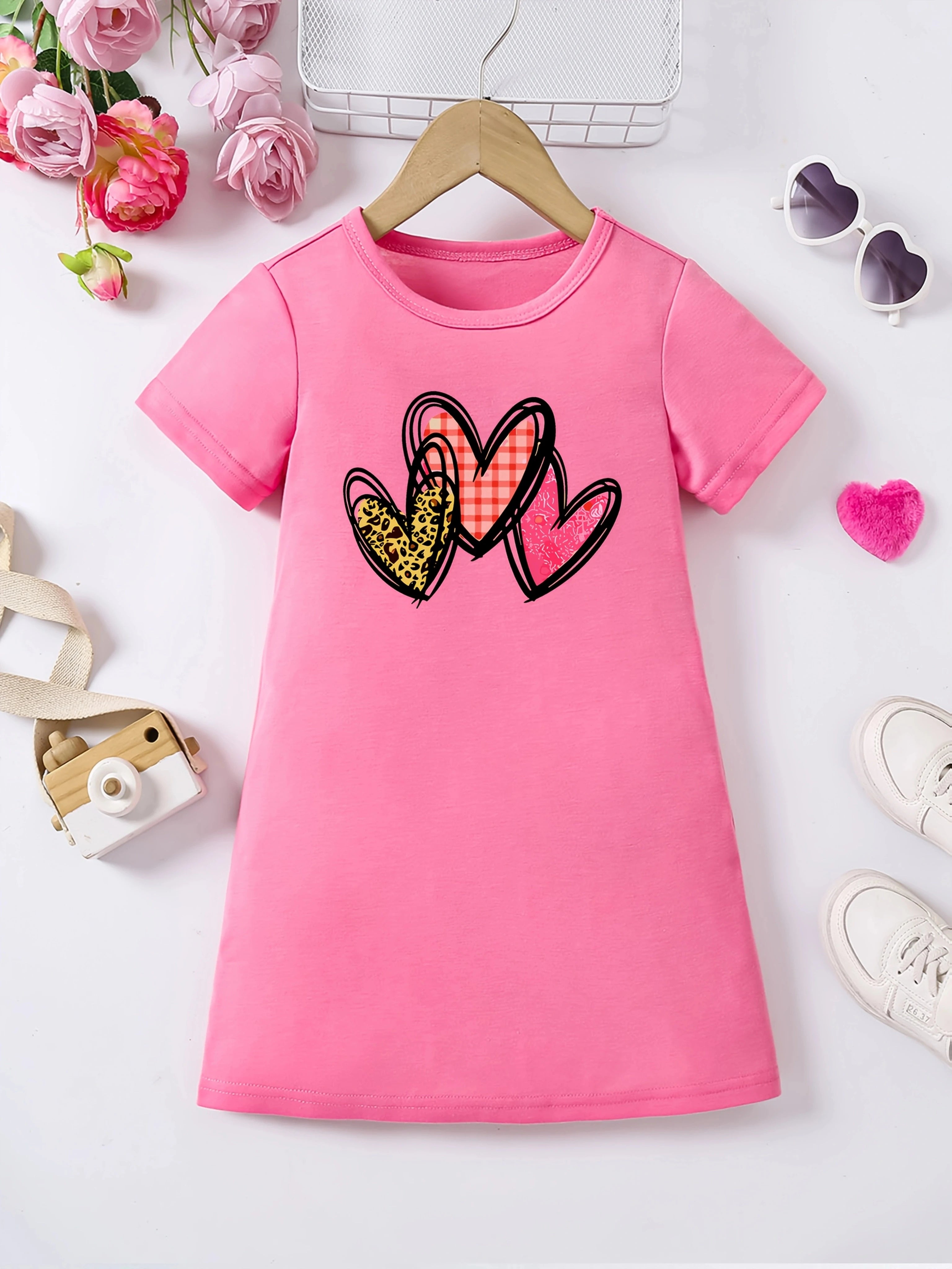 Bonito mono informal de verano para niña con estampado de amor, vestido de mezcla de fibra de poliéster suave, transpirable y elástico.
