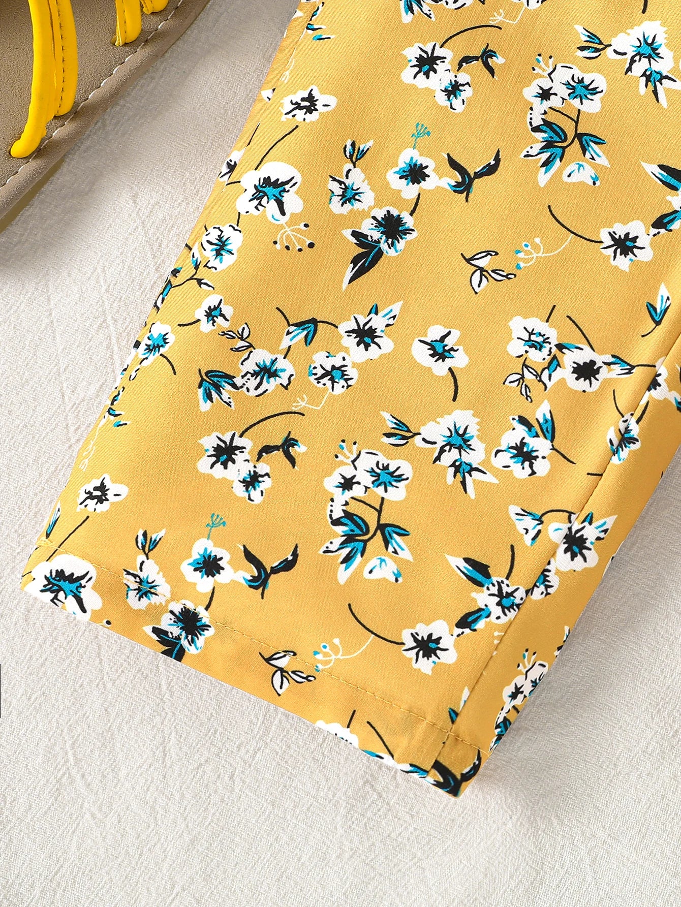 Conjunto de 2 piezas de verano para niña: camiseta con estampado de dibujos animados y pantalones rectos florales, ropa infantil transpirable, atuendo informal de moda.