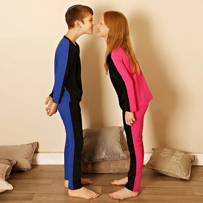 Jungen Schlafanzug Set blaues schwarzes Oberteil und Hose Kinderkleidung für Jungen und Mädchen Rundhals Winter Velours Vorderseite Rippen Rückseite