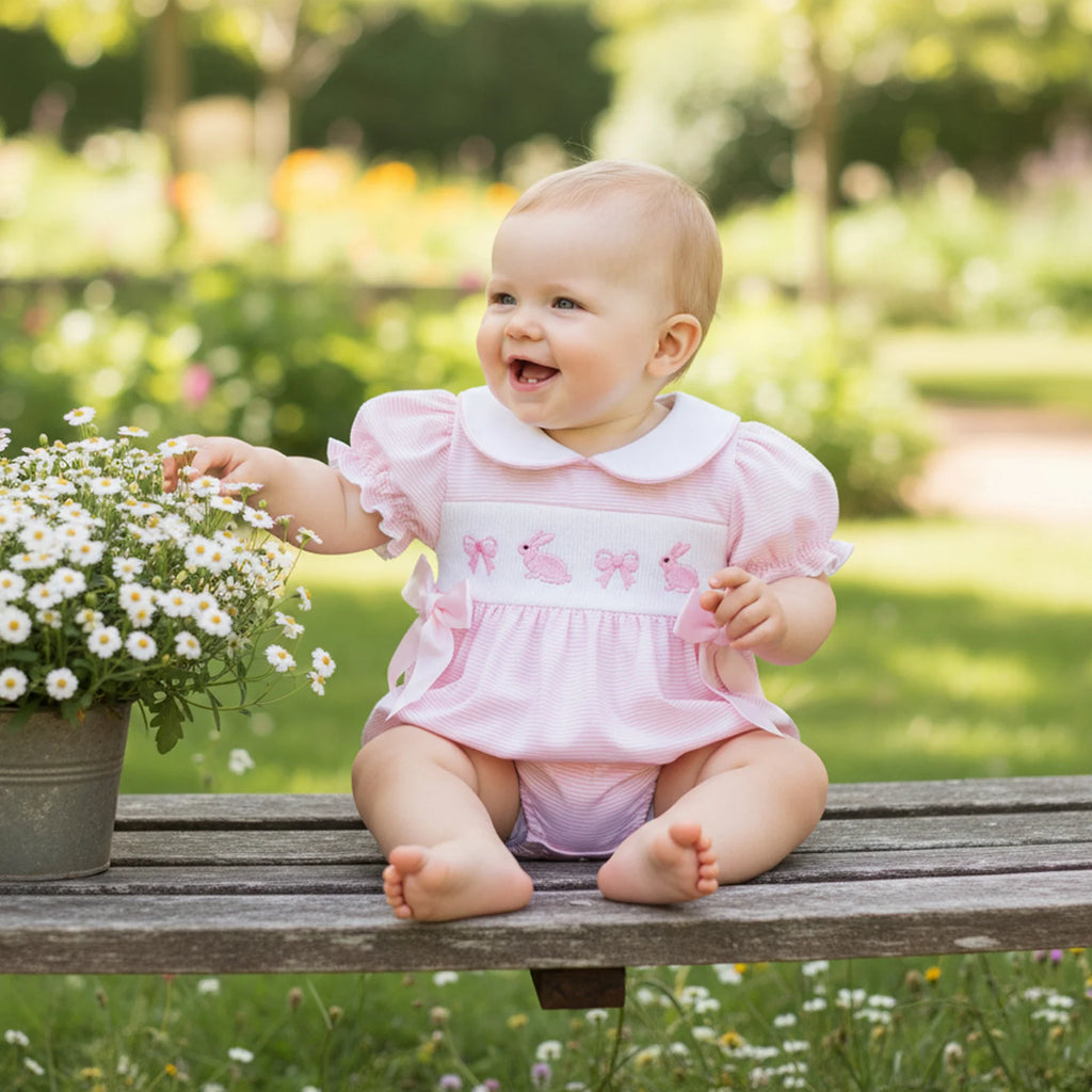 Mädchen Baby Oster-Outfit Strampler mit Hasen-Stickerei, Bubikragen und kurzen Puffärmeln, niedliche Osterkleidung