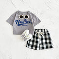 Neugeborene Babykleidung Set für Jungen und Mädchen, lässig, 2-teilig, mit Buchstaben bedrucktes Kurzarm-T-Shirt + karierte Shorts, Baby-Outfit 0-3 Jahre