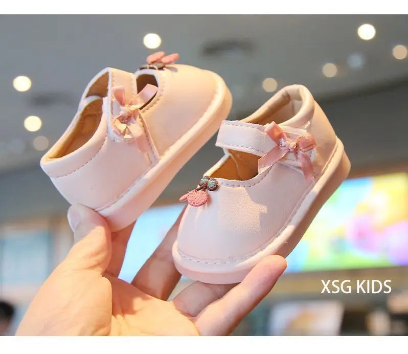 Baby Walking Shoes Round Toes Sweet Bows Girls Casual Shoes Versatile Cute 2025 New Fashion Kids Flat Shoes Soft Bottom Trendy