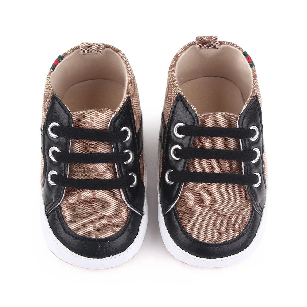Neugeborenen-Babyschuhe Lässige High-Top-Modell Non-Slip Sneakers Jungen Weiche Sohle Rutschfeste Kleinkind-Outdoor-Schuhe Lauflernschuhe