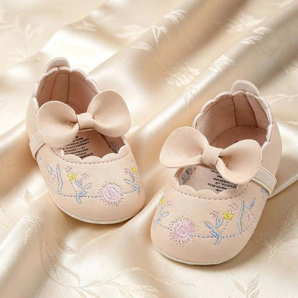 Baby walking shoes women's spring and autumn styles apricot butterfly bow embroidered soft sole breathable soft sole shoes
