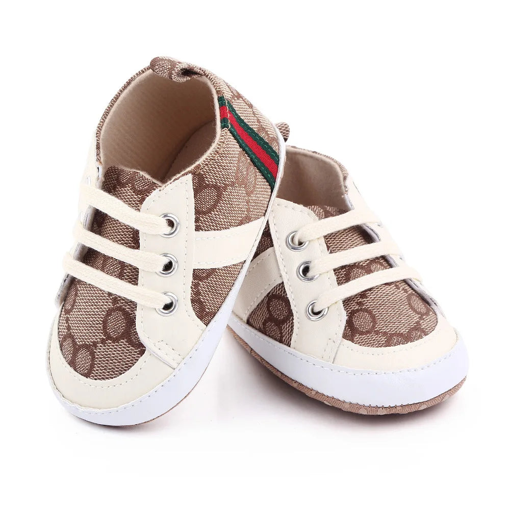 Neugeborenen-Babyschuhe Lässige High-Top-Modell Non-Slip Sneakers Jungen Weiche Sohle Rutschfeste Kleinkind-Outdoor-Schuhe Lauflernschuhe