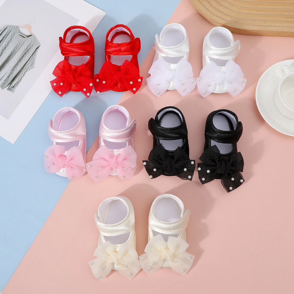 Baby non-slip learning walking shoes, cute bow design, soft flat shoes for infants, suitable for indoor parties and gatherings.