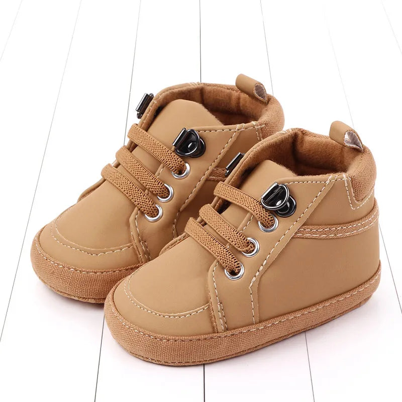Brand Neugeborenes Baby Junge Schuhe Weiche Sohle Krabbelschuhe Warme Stiefel Anti-Rutsch Sneaker Einfarbig PU Lauflernschuhe für 1 Jahr alt 0-18 Monate