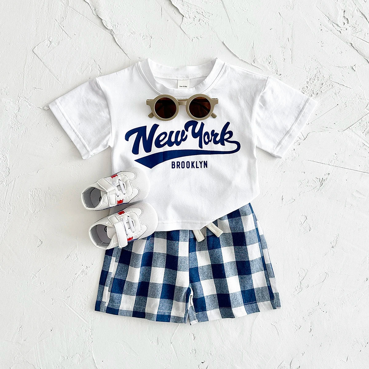 Neugeborene Babykleidung Set für Jungen und Mädchen, lässig, 2-teilig, mit Buchstaben bedrucktes Kurzarm-T-Shirt + karierte Shorts, Baby-Outfit 0-3 Jahre