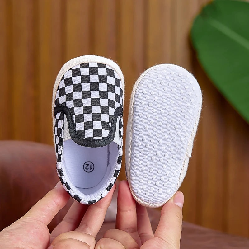 Spring, Autumn, and Summer Cloth Shoes for Babies Aged 0-1, Casual and Fashionable Slip-On Soft-Soled Shoes for Boys and Girls, Suitable for Both Indoor and Outdoor Use