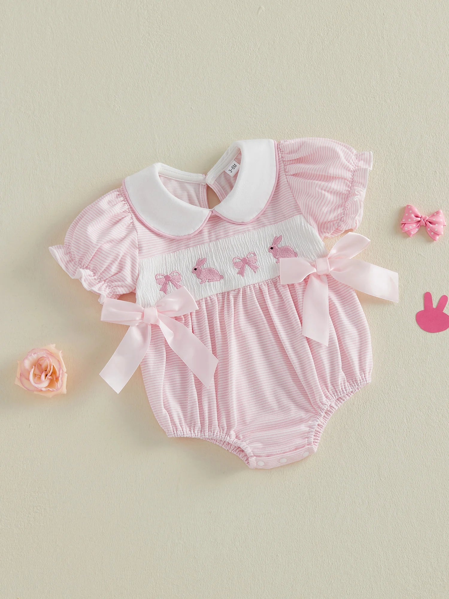 Mädchen Baby Oster-Outfit Strampler mit Hasen-Stickerei, Bubikragen und kurzen Puffärmeln, niedliche Osterkleidung