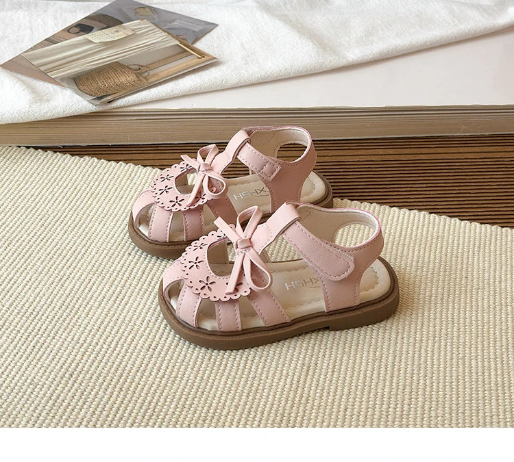 2026 Baby girl sandals, summer soft-soled princess shoes for girls, breathable perforated toe shoes, and baby walking shoes
