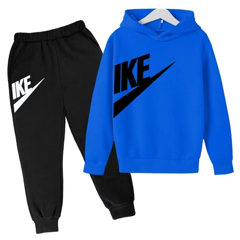 The Latest Autumn and Winter Clothing for Boys and Girls Aged 3 to 13,including Two Sets of Sportswear, Casual Trousers and Caps