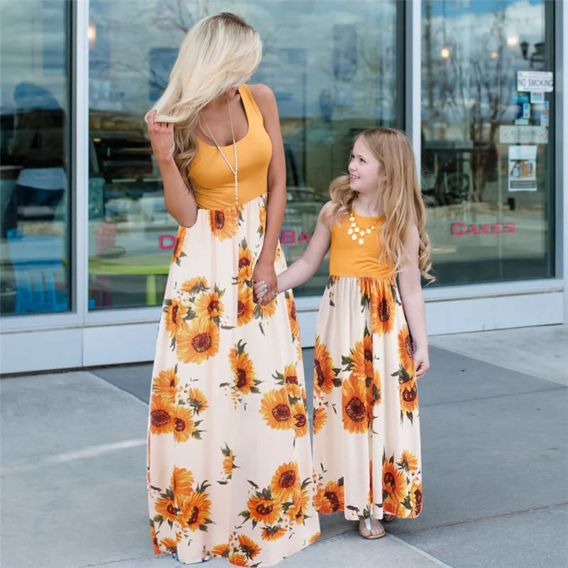 2026 New Fashion Mother Daughter Matching Dresses Family Sets Floral Woman Girls Long Dress Outfits Sleeveless Family Look Dress