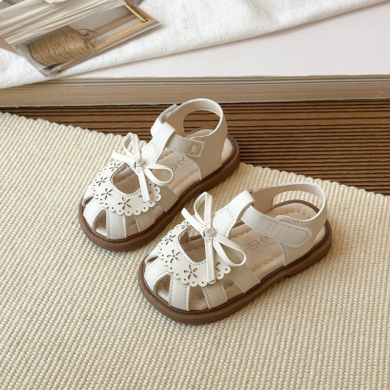 2026 Baby girl sandals, summer soft-soled princess shoes for girls, breathable perforated toe shoes, and baby walking shoes