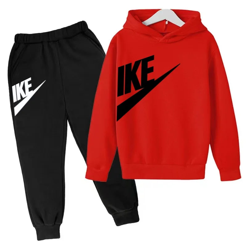 The Latest Autumn and Winter Clothing for Boys and Girls Aged 3 to 13,including Two Sets of Sportswear, Casual Trousers and Caps