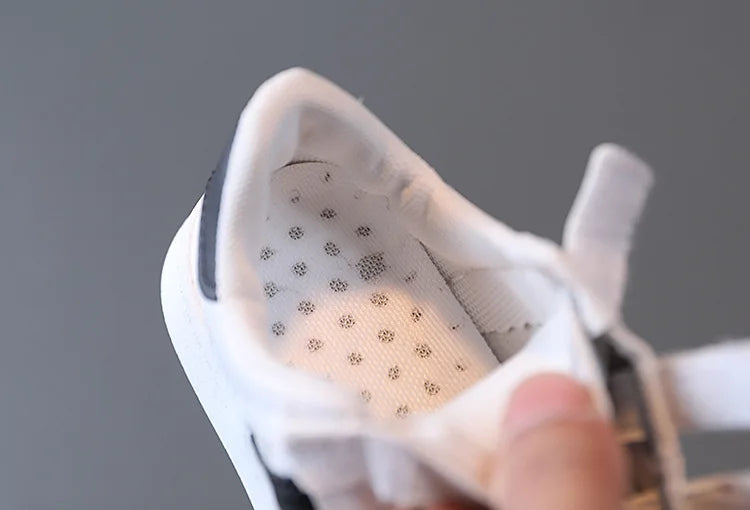 Zapatillas de deporte para niños, diseño de moda, blancas antideslizantes, zapatos casuales para niños y niñas, zapatillas transpirables con velcro, zapatos de exterior para niños pequeños.