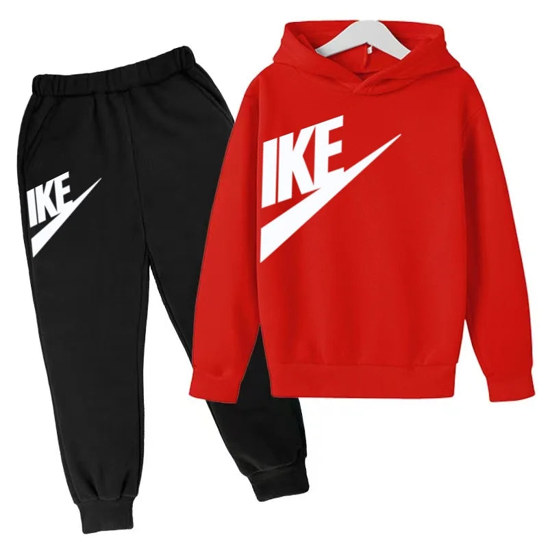The Latest Autumn and Winter Clothing for Boys and Girls Aged 3 to 13,including Two Sets of Sportswear, Casual Trousers and Caps