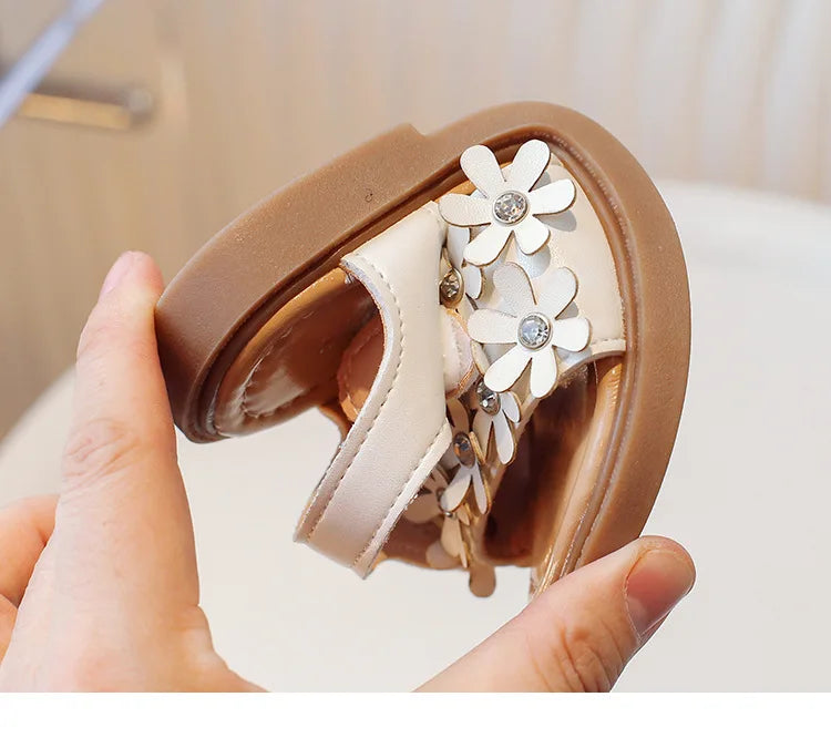 Baby Sandals Non slip Soft Bottom Children's Sandals New Girl's Flower Sandals Korean Edition Fashion Princess Style