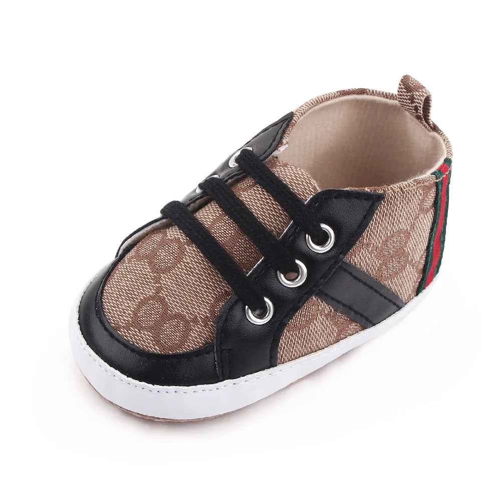 Neugeborenen-Babyschuhe Lässige High-Top-Modell Non-Slip Sneakers Jungen Weiche Sohle Rutschfeste Kleinkind-Outdoor-Schuhe Lauflernschuhe