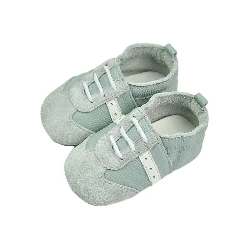 Zapatitos de bebé de piel de vaca suave, patucos para recién nacidos, para bebés, niños y niñas, mocasines pantuflas para primeros pasos.