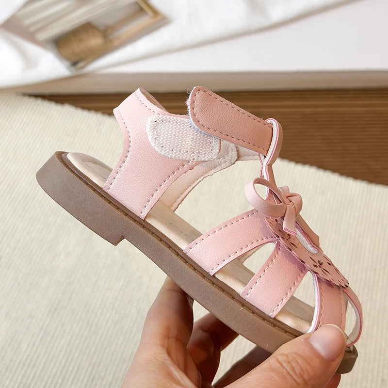 2026 Baby girl sandals, summer soft-soled princess shoes for girls, breathable perforated toe shoes, and baby walking shoes