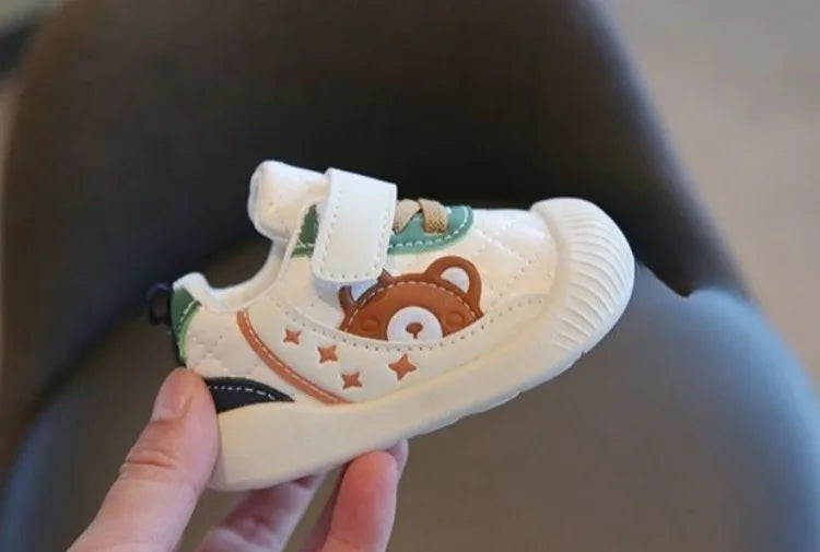 Soft Sole Toddler Shoes for Babies Anti Slip First Walkers with Secure Fit Cute Cartoon Design Sneakers for Spring Autumn