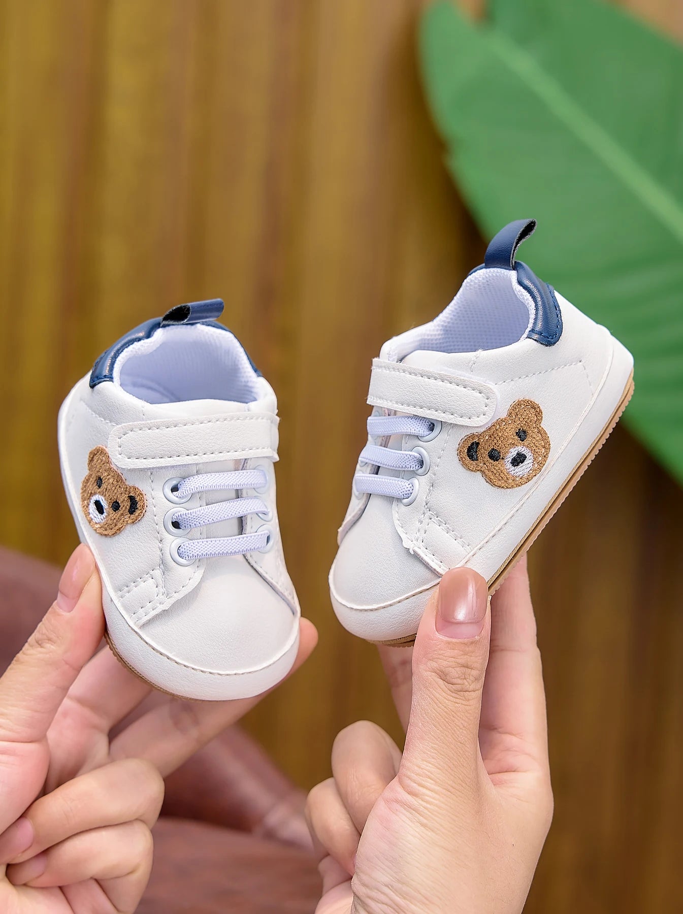 Spring and Autumn Baby Sneakers, Cartoon Bear Embroidery Baby Shoes, Soft-Soled Non-Slip Newborn Walking Shoes, 0-12 Months Unisex Toddler Shoes