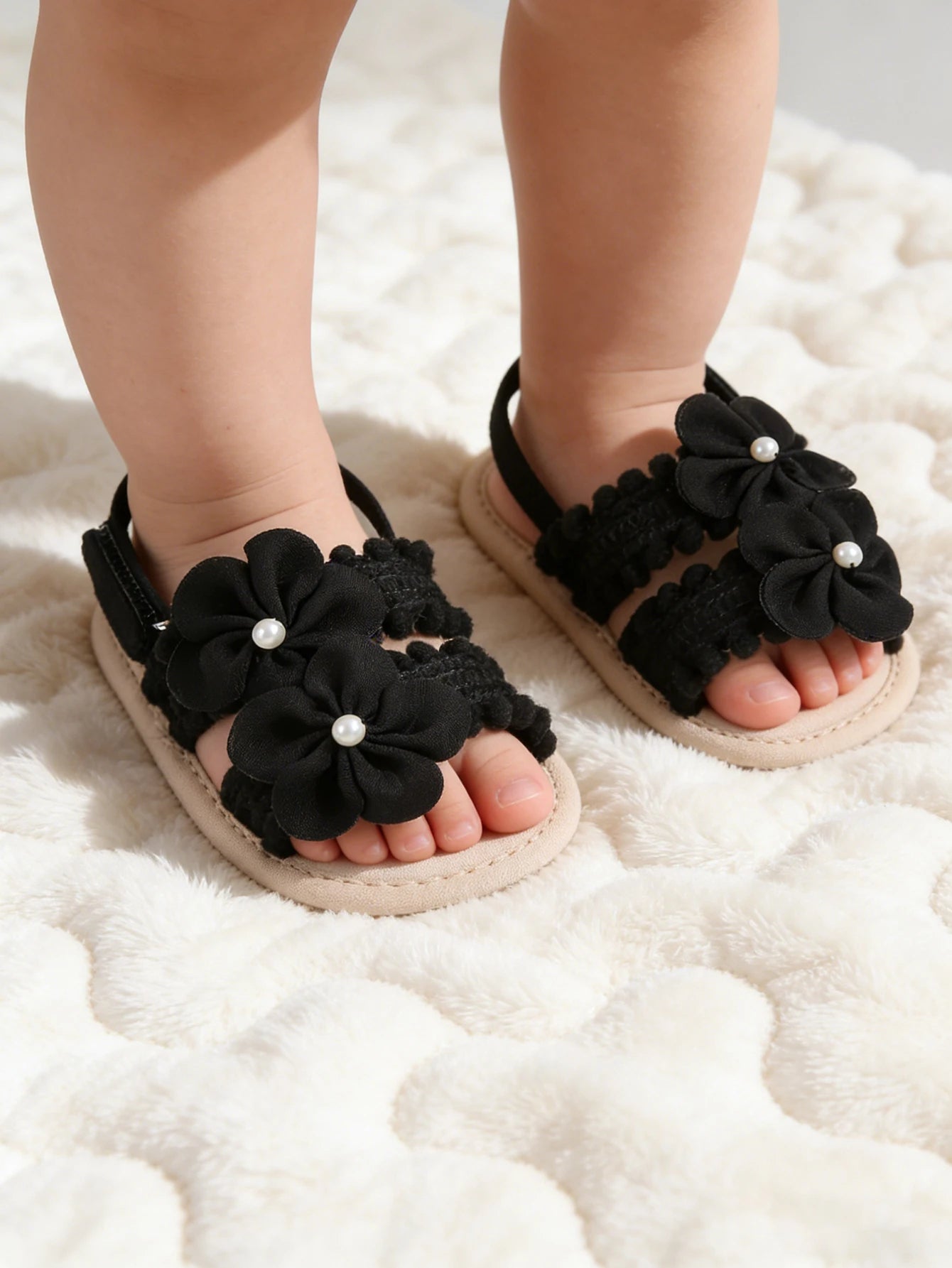 Cute princess baby shoes with spring and autumn small flower soft sole suitable for 0-1 year old babies to wear