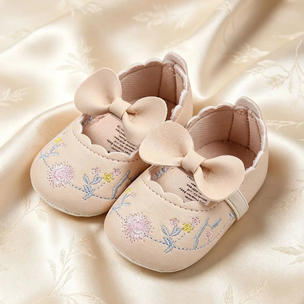 Baby walking shoes women's spring and autumn styles apricot butterfly bow embroidered soft sole breathable soft sole shoes
