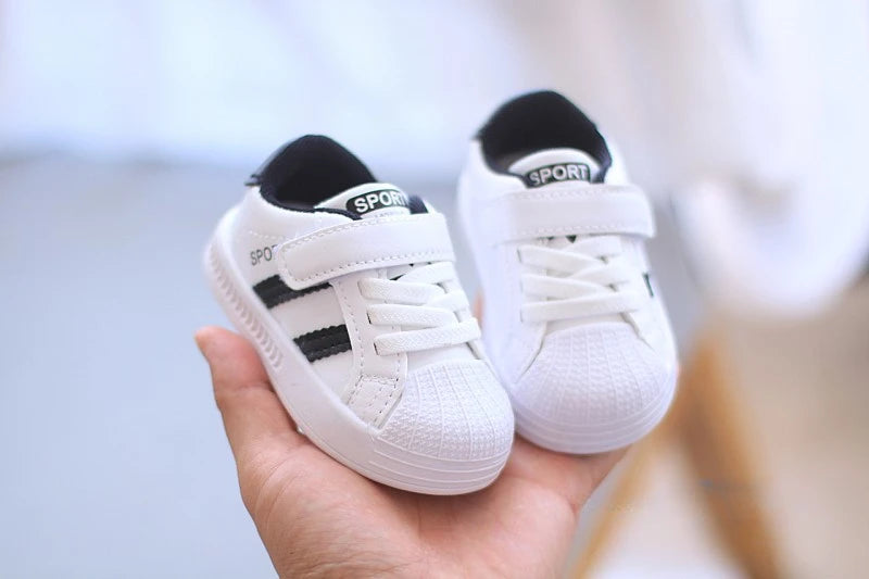 2026 autumn and winter new baby casual sports shoes for boys and girls outdoor breathable non slip comfortable walking shoes
