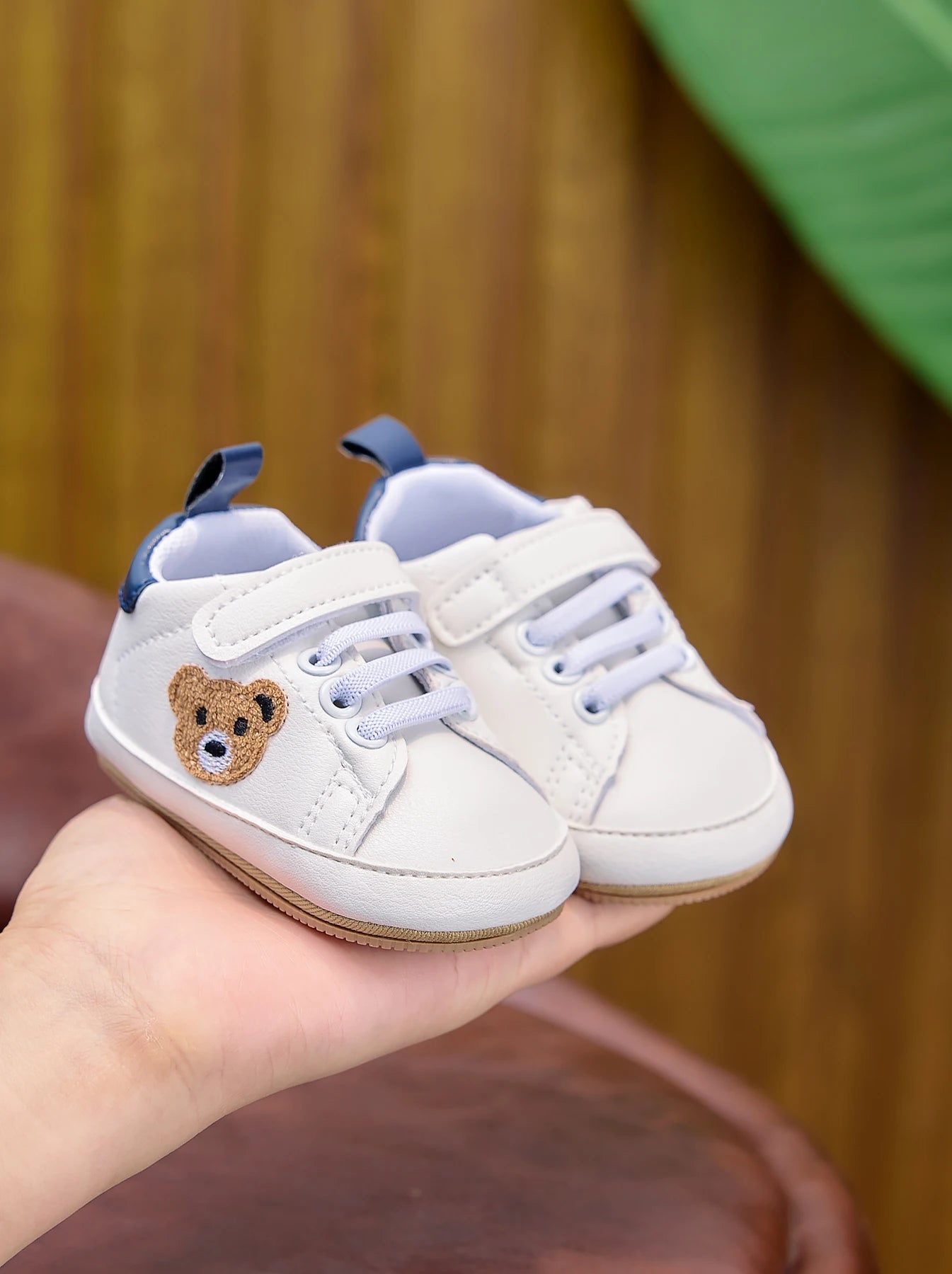 Spring and Autumn Baby Sneakers, Cartoon Bear Embroidery Baby Shoes, Soft-Soled Non-Slip Newborn Walking Shoes, 0-12 Months Unisex Toddler Shoes